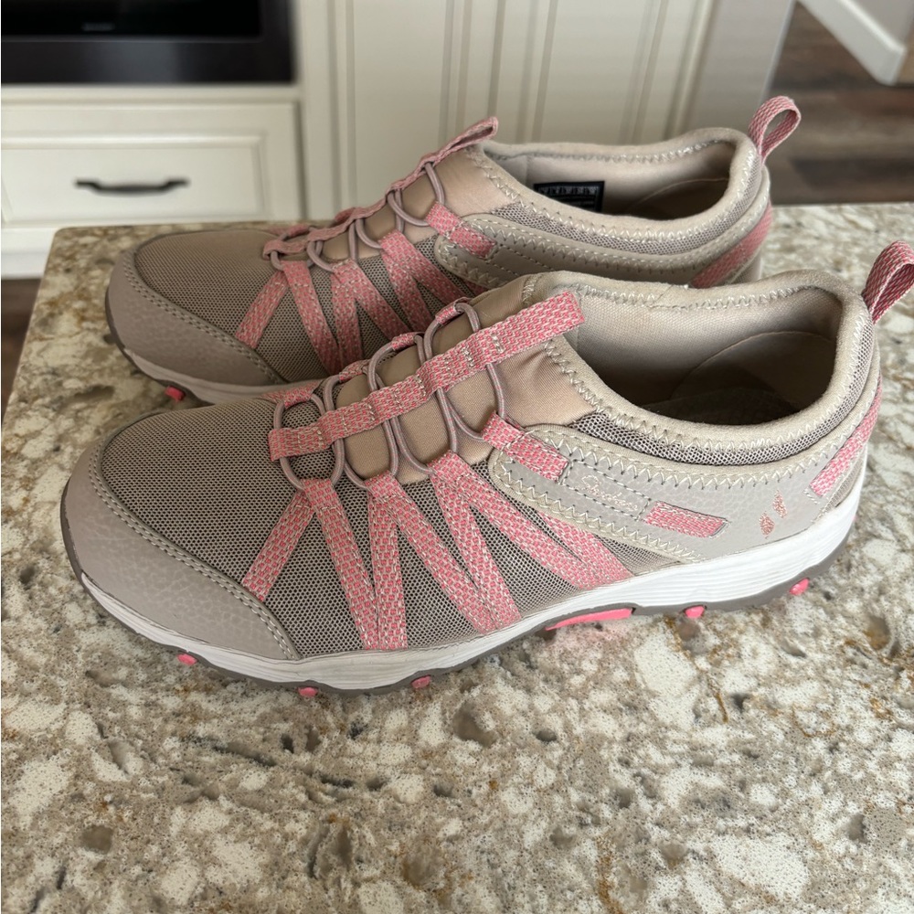 Skechers Seager Slip On Sneakers Womens Sz 7 Beige/Pink 1,0,3,0:I.7.5